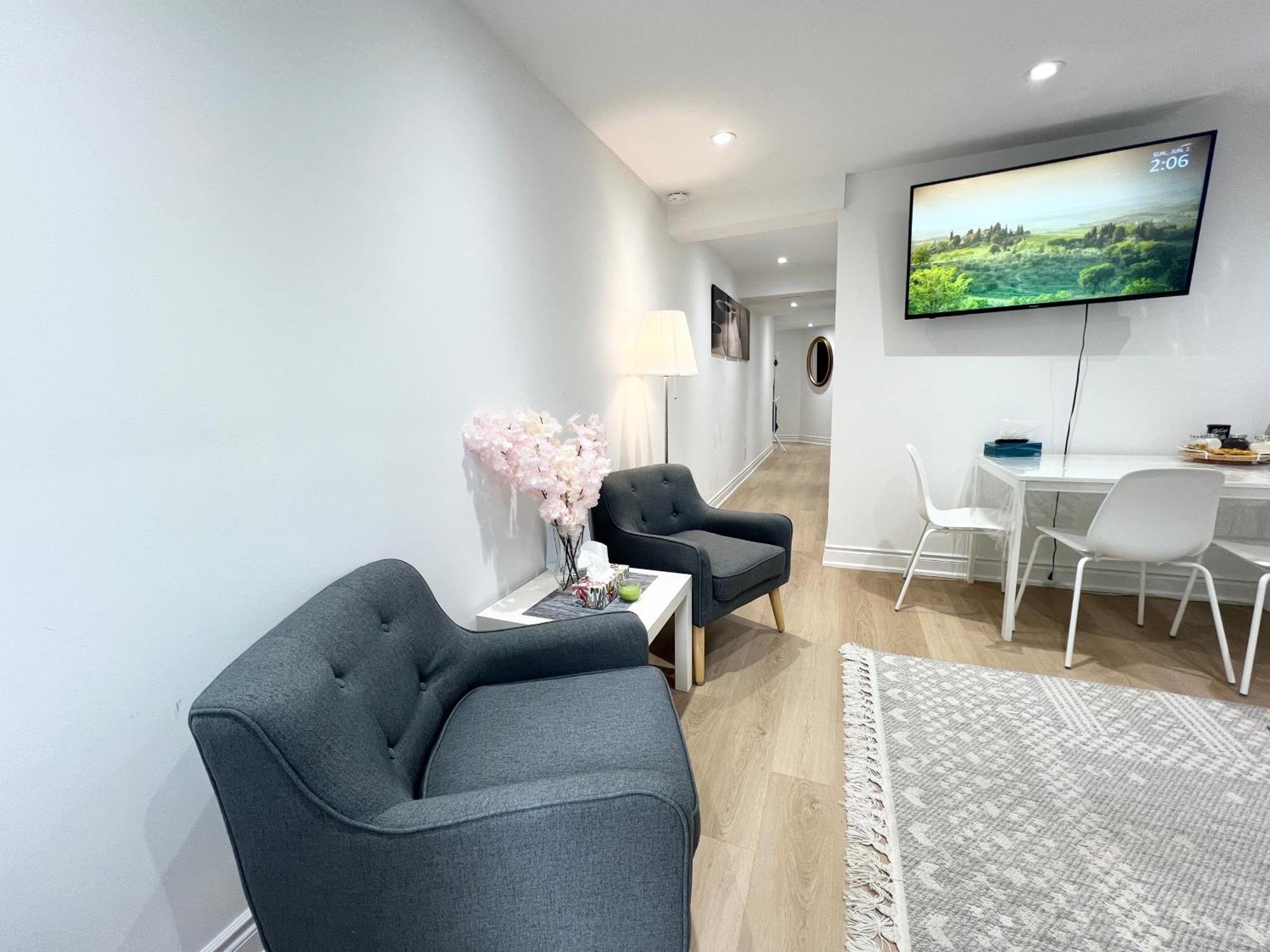 Cozy, Brand-New, 2Bdr,Walkout Apt, Free Parking Richmond Hill Zewnętrze zdjęcie
