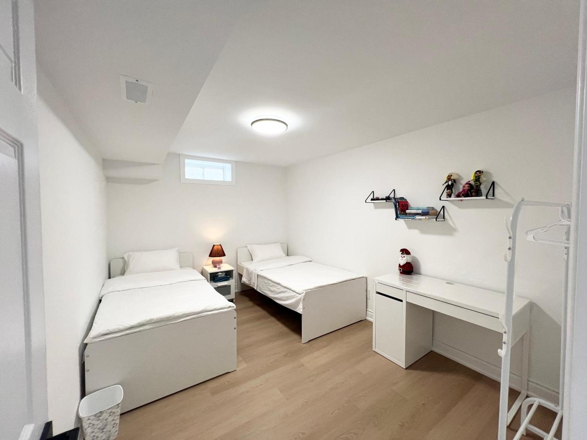 Cozy, Brand-New, 2Bdr,Walkout Apt, Free Parking Richmond Hill Zewnętrze zdjęcie