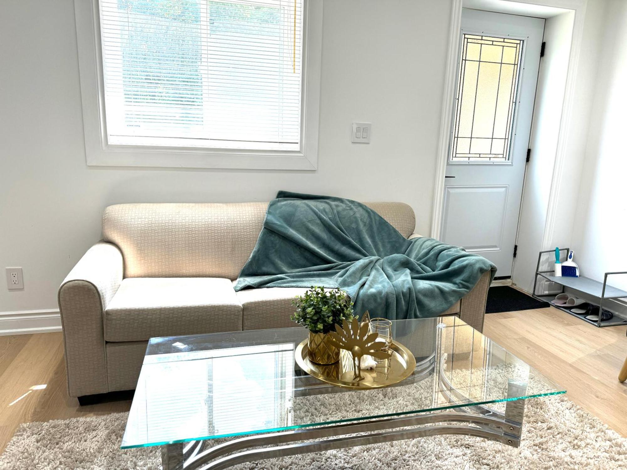 Cozy, Brand-New, 2Bdr,Walkout Apt, Free Parking Richmond Hill Zewnętrze zdjęcie
