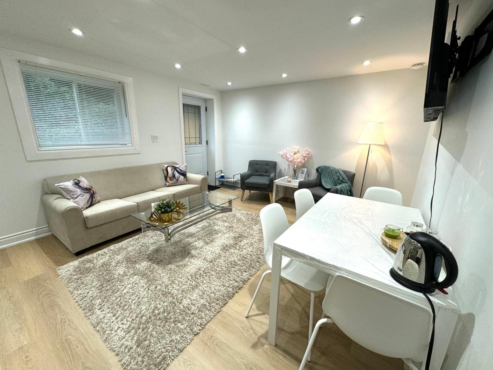 Cozy, Brand-New, 2Bdr,Walkout Apt, Free Parking Richmond Hill Zewnętrze zdjęcie