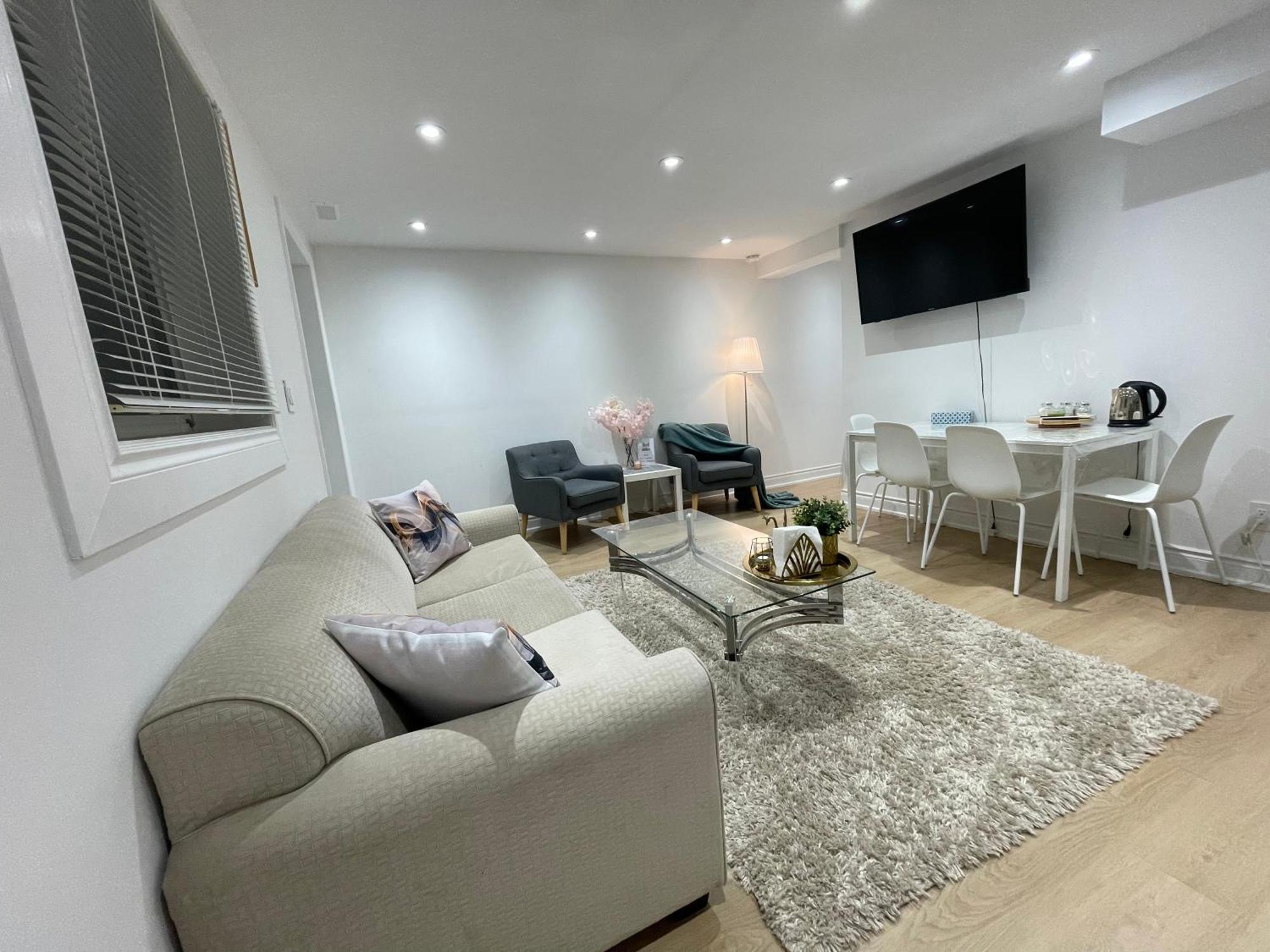 Cozy, Brand-New, 2Bdr,Walkout Apt, Free Parking Richmond Hill Zewnętrze zdjęcie