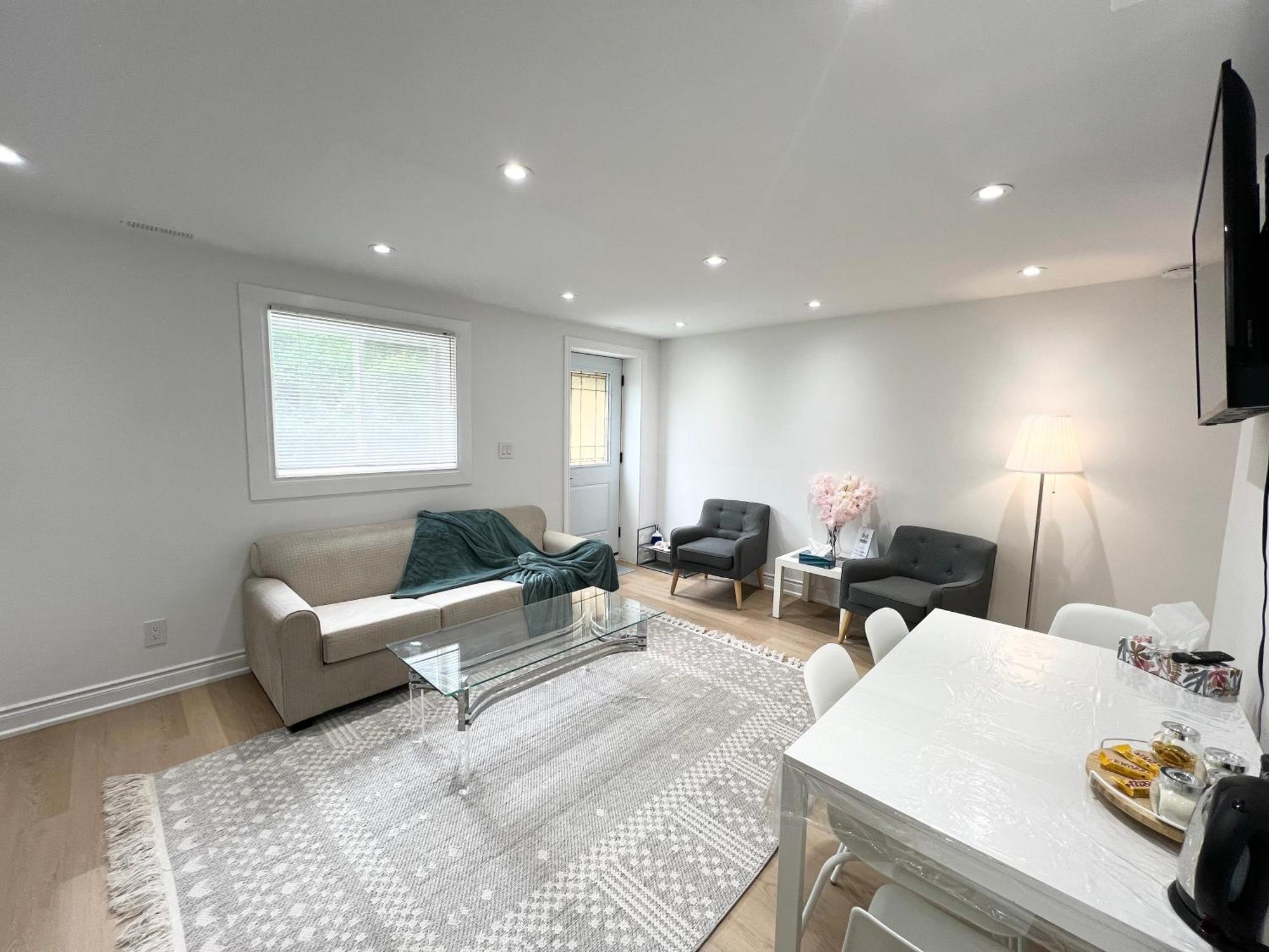 Cozy, Brand-New, 2Bdr,Walkout Apt, Free Parking Richmond Hill Zewnętrze zdjęcie
